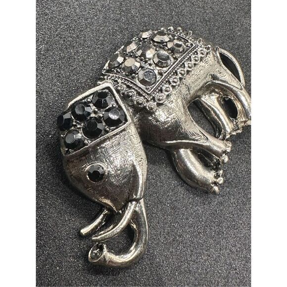 NICE Vintage Silver Elephant Rhinestone Pin needs back pin replaceed some wear - Picture 1 of 8
